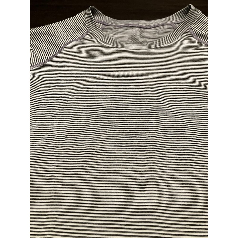 Women’s Lululemon Long Sleeve Size 10 - Picture 2 of 6